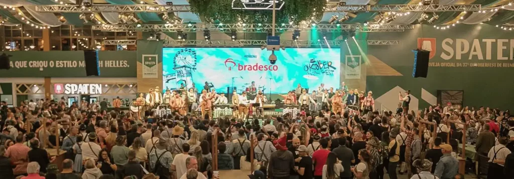 A música é um elemento central da Oktoberfest Blumenau. Bandas tradicionais alemãs, muitas vezes vindas de diferentes partes do Brasil e do exterior...