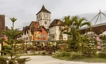 Vale Europeu Santa Catarina - Excursão saindo de Balneário Camboriú. Percurso ao longo do Rio Itajaí-Açú até chegar em Blumenau e Pomerode.