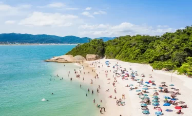 Planeje seu passeio inesquecível para este paraíso natural e experimente a beleza intocada da Ilha do Campeche em Florianópolis.