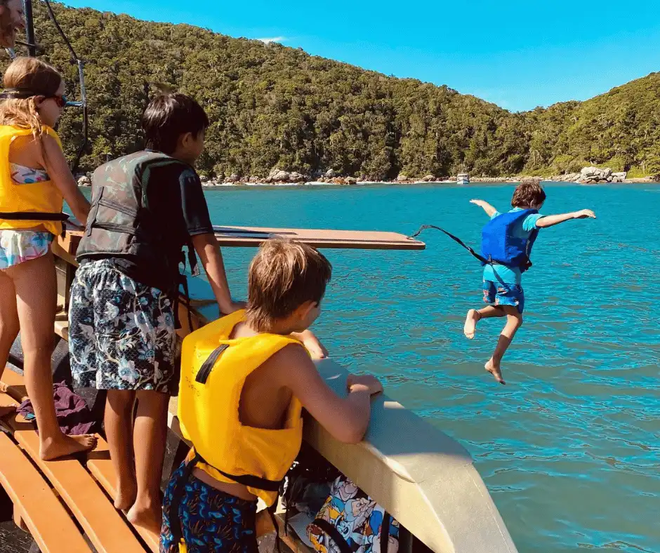 passeio barco pirata bombinhas