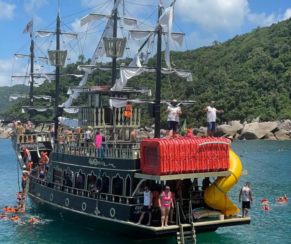 passeio pirata de bombinhas