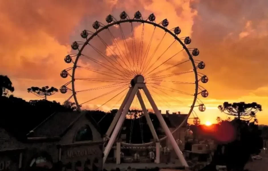 Roda Canela localizada no Parque Mundo a Vapor, é a primeira roda-gigante temática do mundo. Com 52 metros de altura, 30 cabines e uma deslumbrante vista 360° da Serra Gaúcha